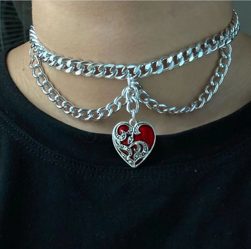 Rose blood heart-shaped pendant choker necklace