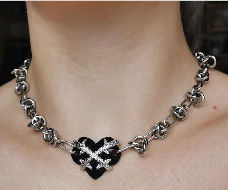 Knotting chain stereoscopic thorn heart pendant necklace